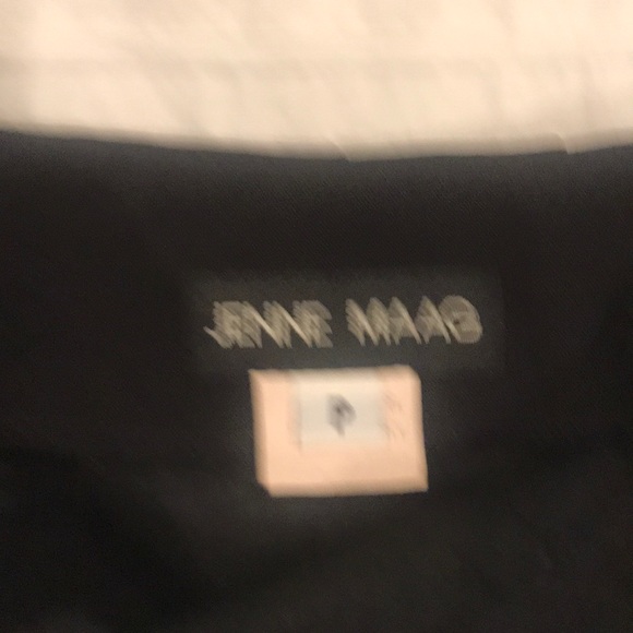 Black short skirt - Picture 4 of 4